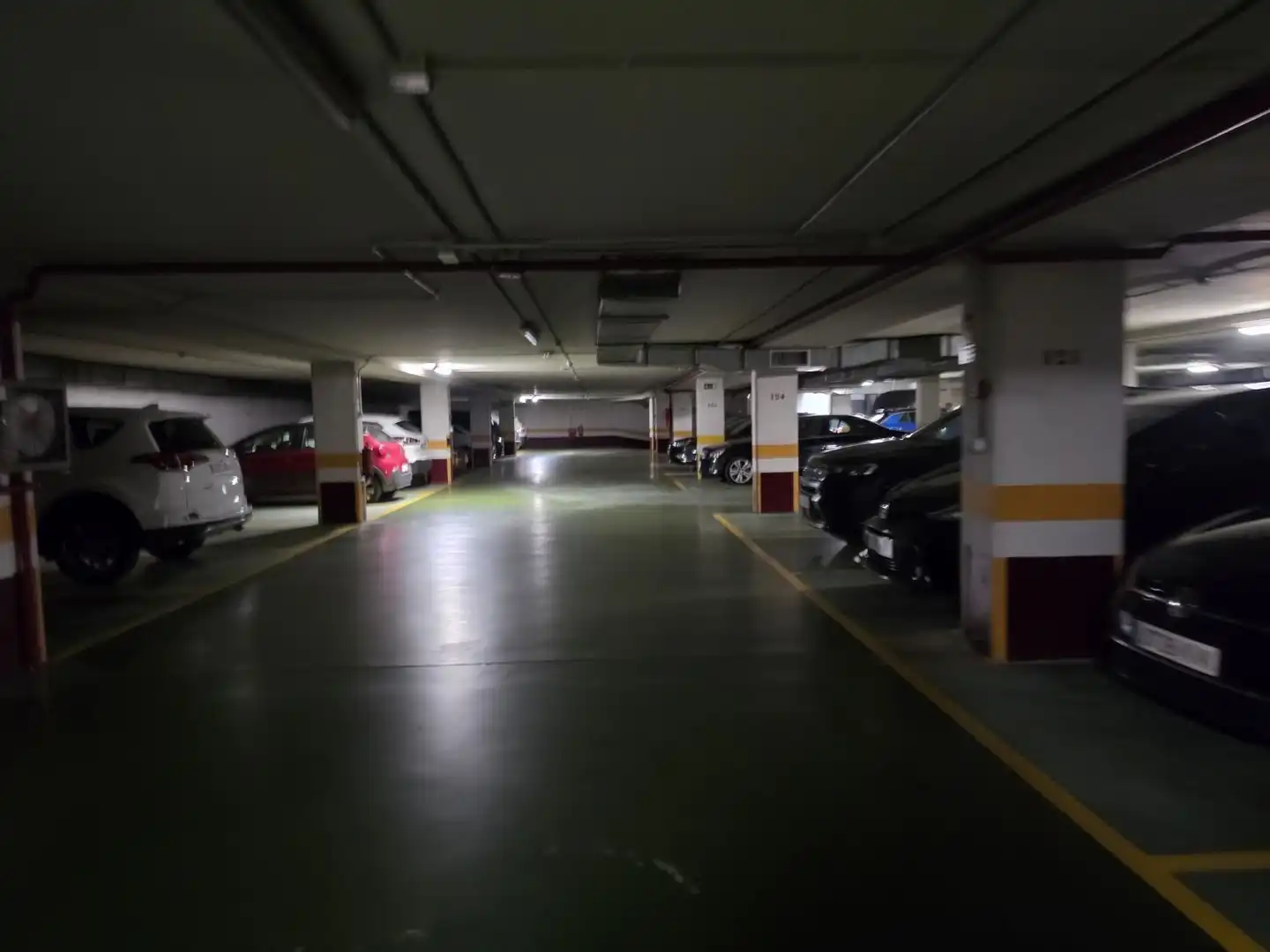 Parking de Piso en venta en A Coruña Capital  con Calefacción, Terraza y Trastero