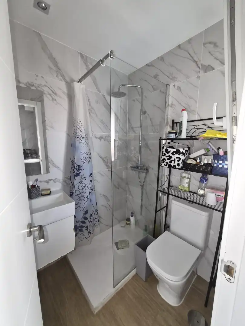 Bathroom of Flat for rent in Madrid  with Air Conditioner, Terrace and Furnished