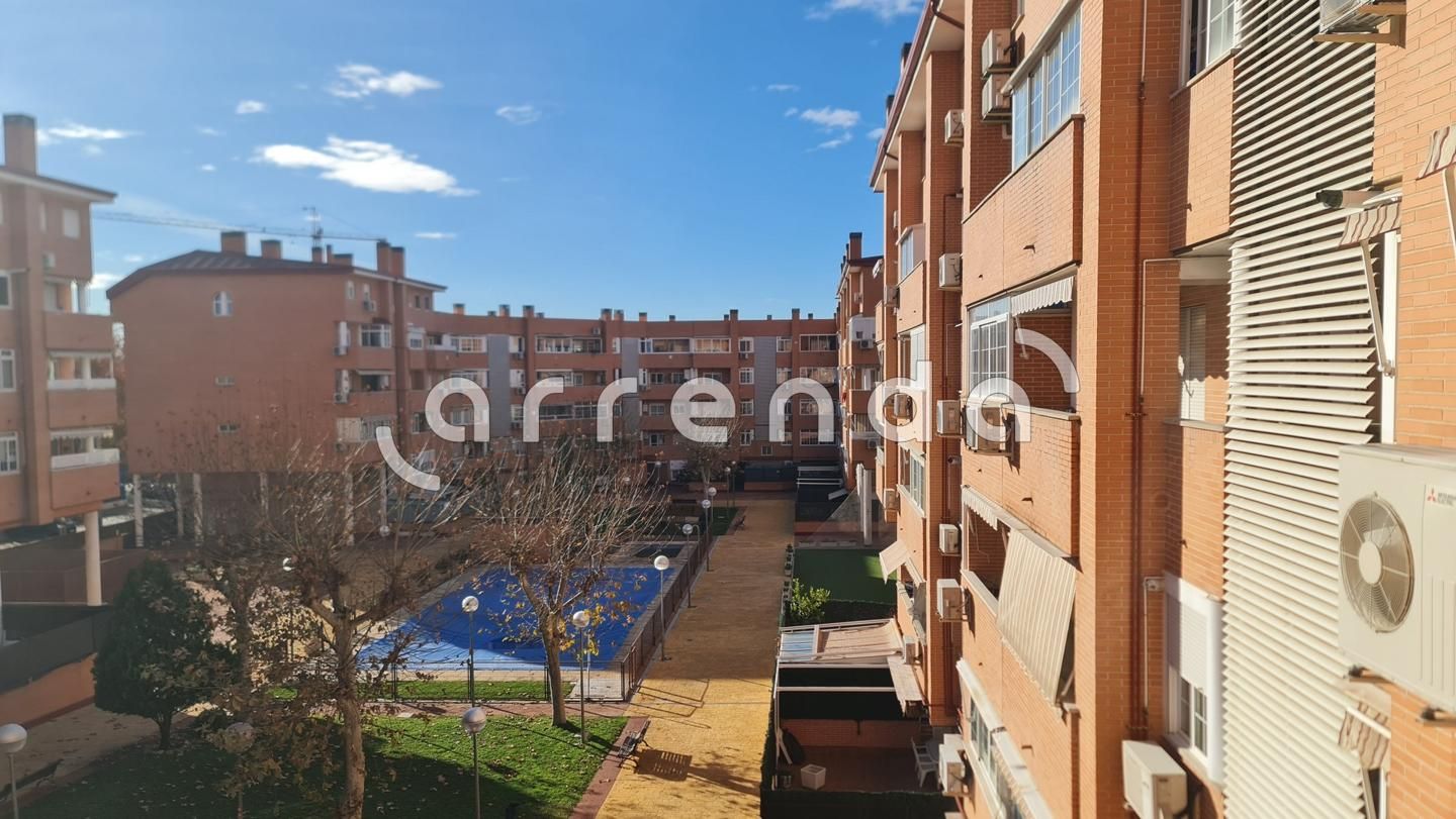 Exterior view of Flat to rent in Torrejón de Ardoz  with Terrace and Community pool