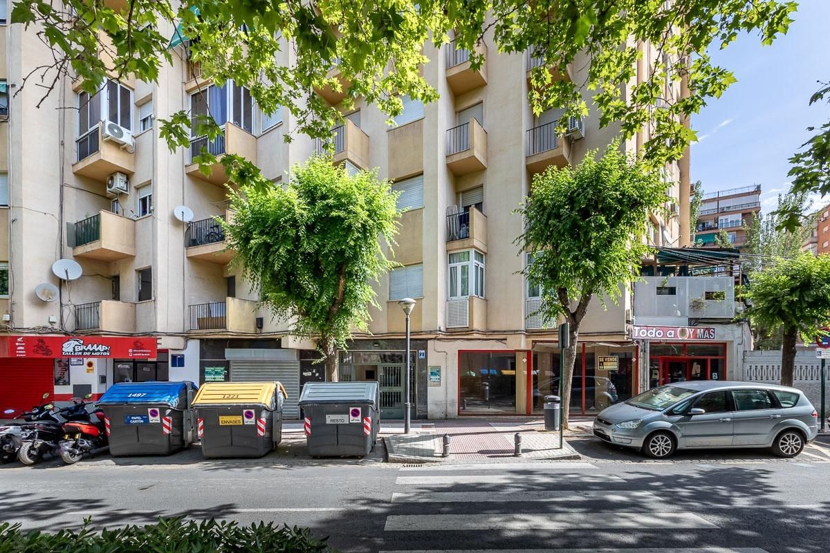 Vista exterior de Pis en venda en  Granada Capital amb Terrassa