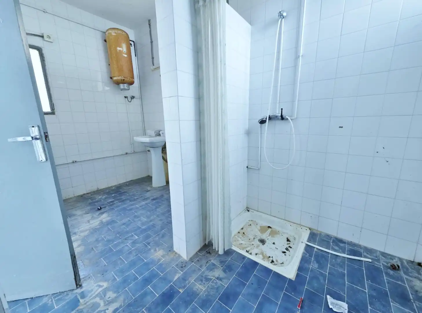 Bathroom of Industrial buildings for sale in Cantiveros