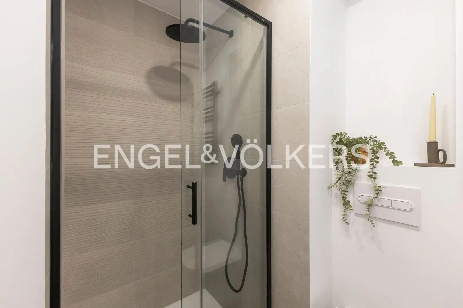 Bathroom of Flat for sale in Madrid  with Air Conditioner, Heating and Terrace