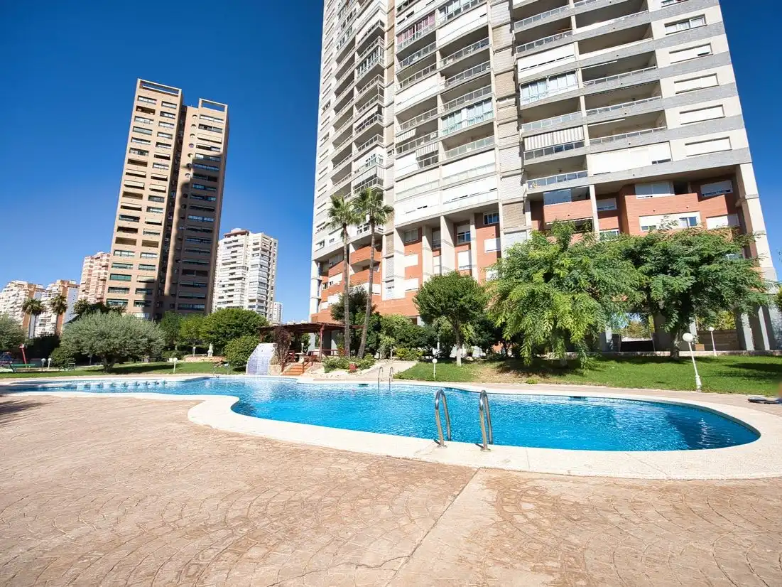 Piscina de Pis en venda en Benidorm amb Aire condicionat, Terrassa i Balcó