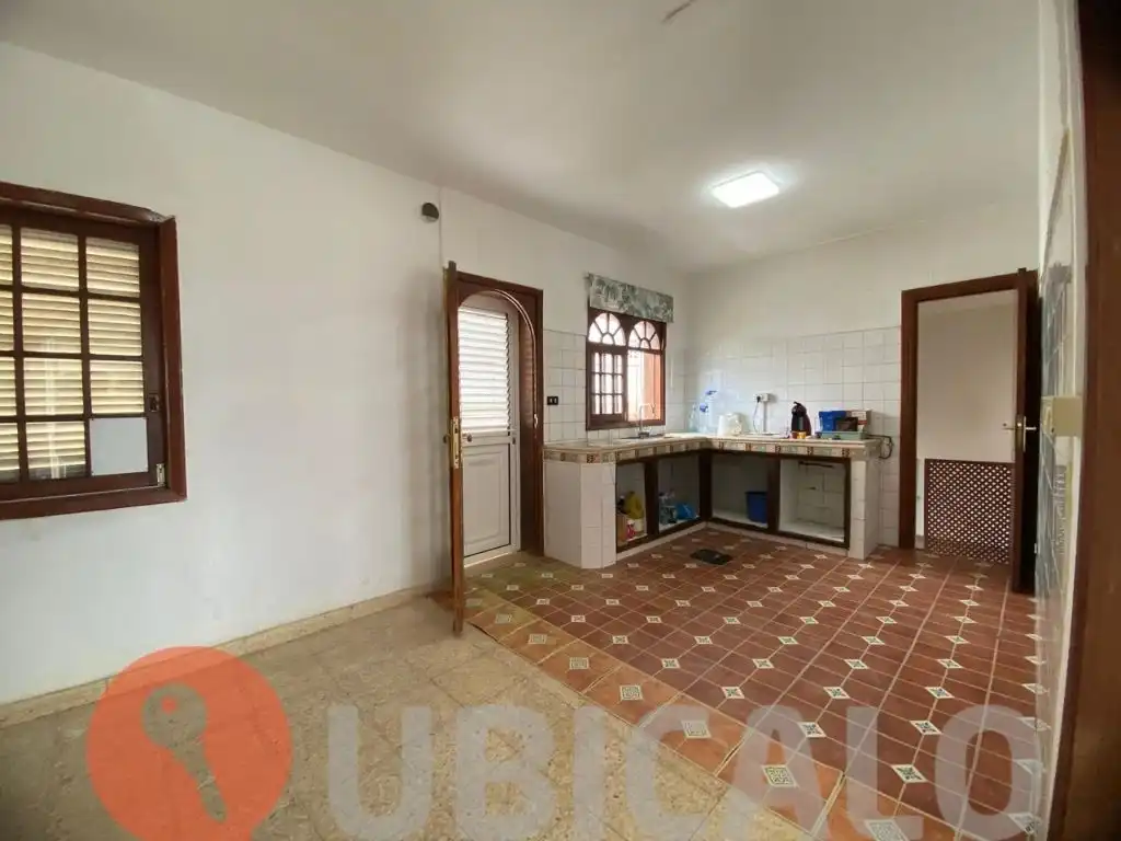 Cuina de Casa o xalet en venda en San Cristóbal de la Laguna amb Jardí privat, Terrassa i Traster