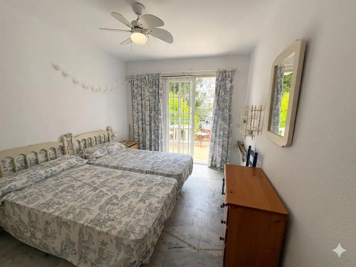 Dormitori de Casa adosada en venda en Fuengirola amb Aire condicionat, Jardí privat i Terrassa
