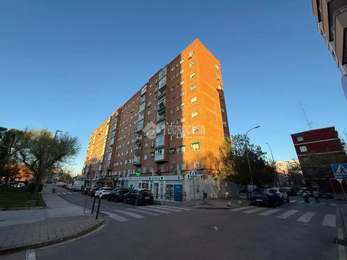 Flat for sale in C. Ribadeo, Valderas - Los Castillos