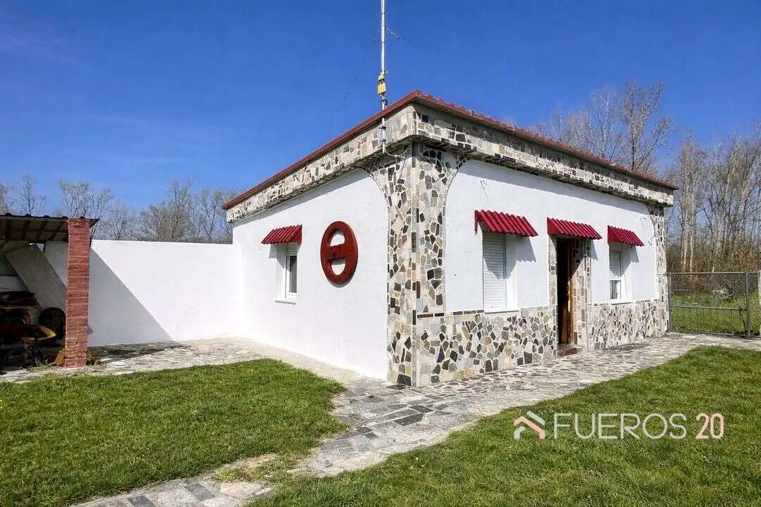 Vista exterior de Casa o chalet en venta en Medina de Pomar con Calefacción y Parquet