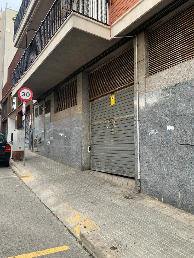 Vista exterior de Garatge en venda en Ripollet amb Alarma