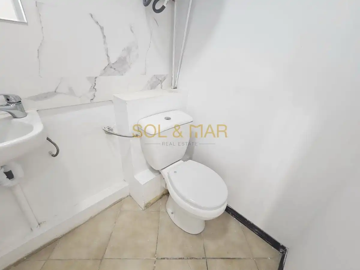 Badezimmer von Wohnungen zur Miete in Torremolinos mit Klimaanlage
