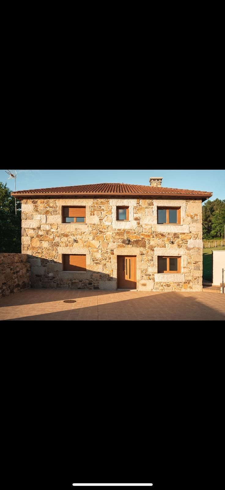 Vista exterior de Casa o xalet en venda en A Merca   amb Calefacció, Jardí privat i Terrassa