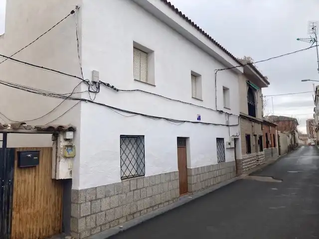Vista exterior de Casa o xalet en venda en Polán amb Calefacció, Jardí privat i Moblat