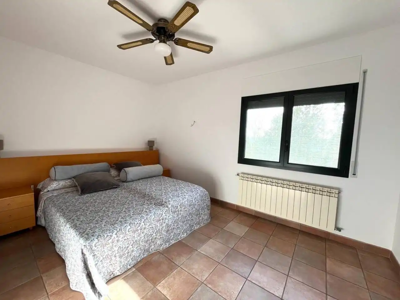 Habitación de Casa o chalet en venta en Girona con Calefacción, Jardín privado y Terraza