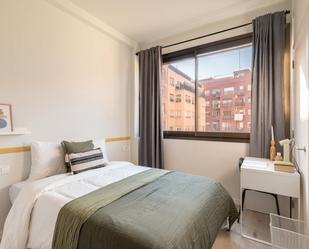 Bedroom of Flat to share in  Barcelona Capital  with Heating, Parquet flooring and Furnished