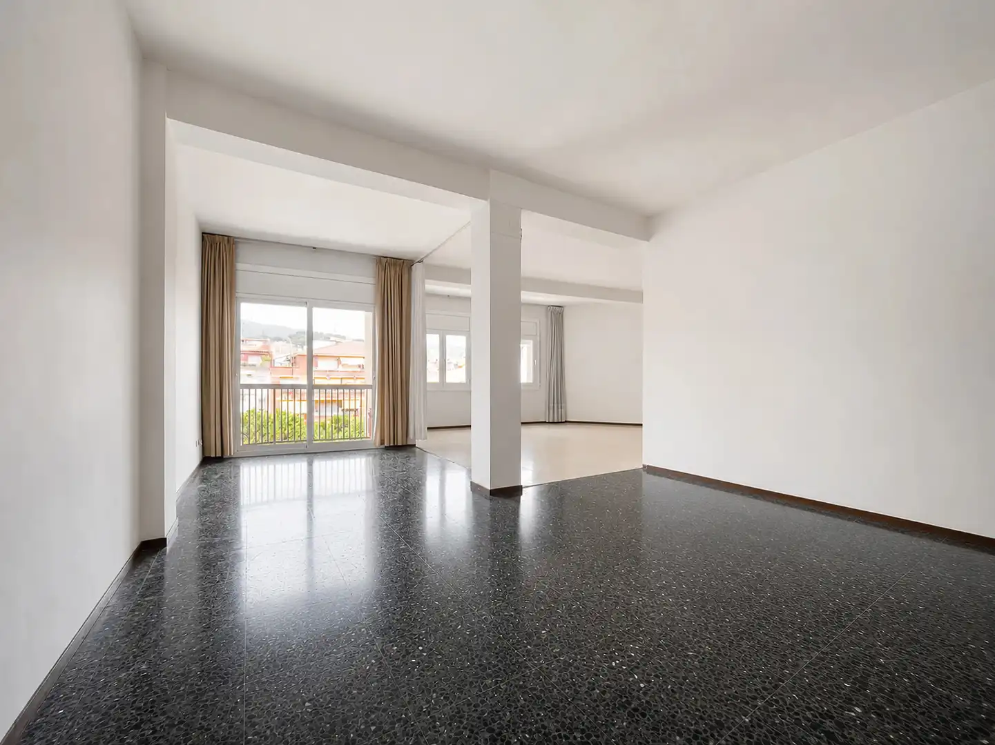 Vista exterior de Piso en venta en Barcelona con Balcón