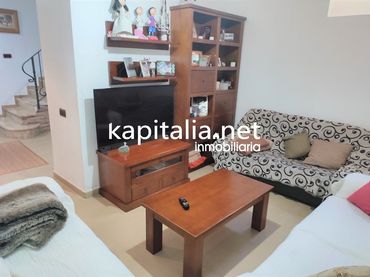 Casa con balcón en venta en Agullent