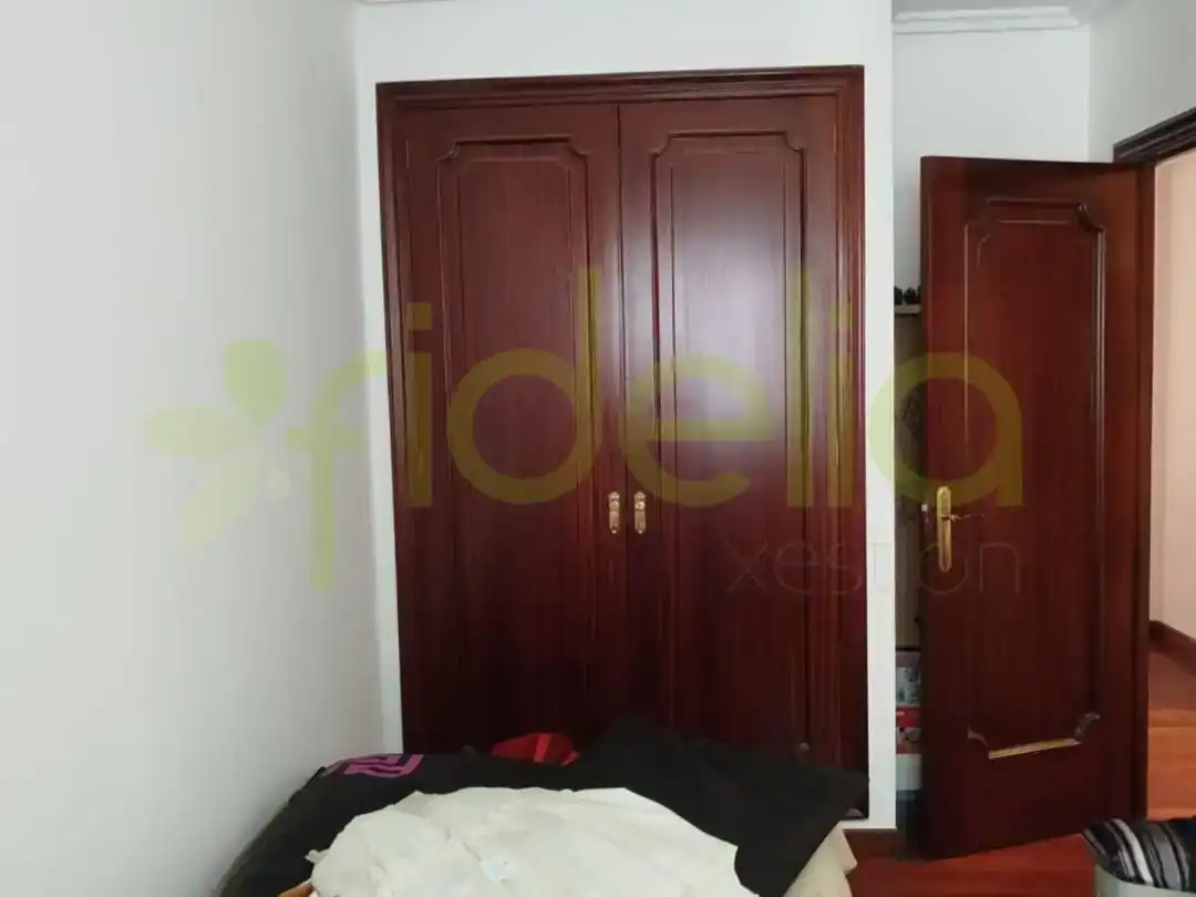 Schlafzimmer von Wohnung zum Verkauf in Ourense Capital  mit Balkon