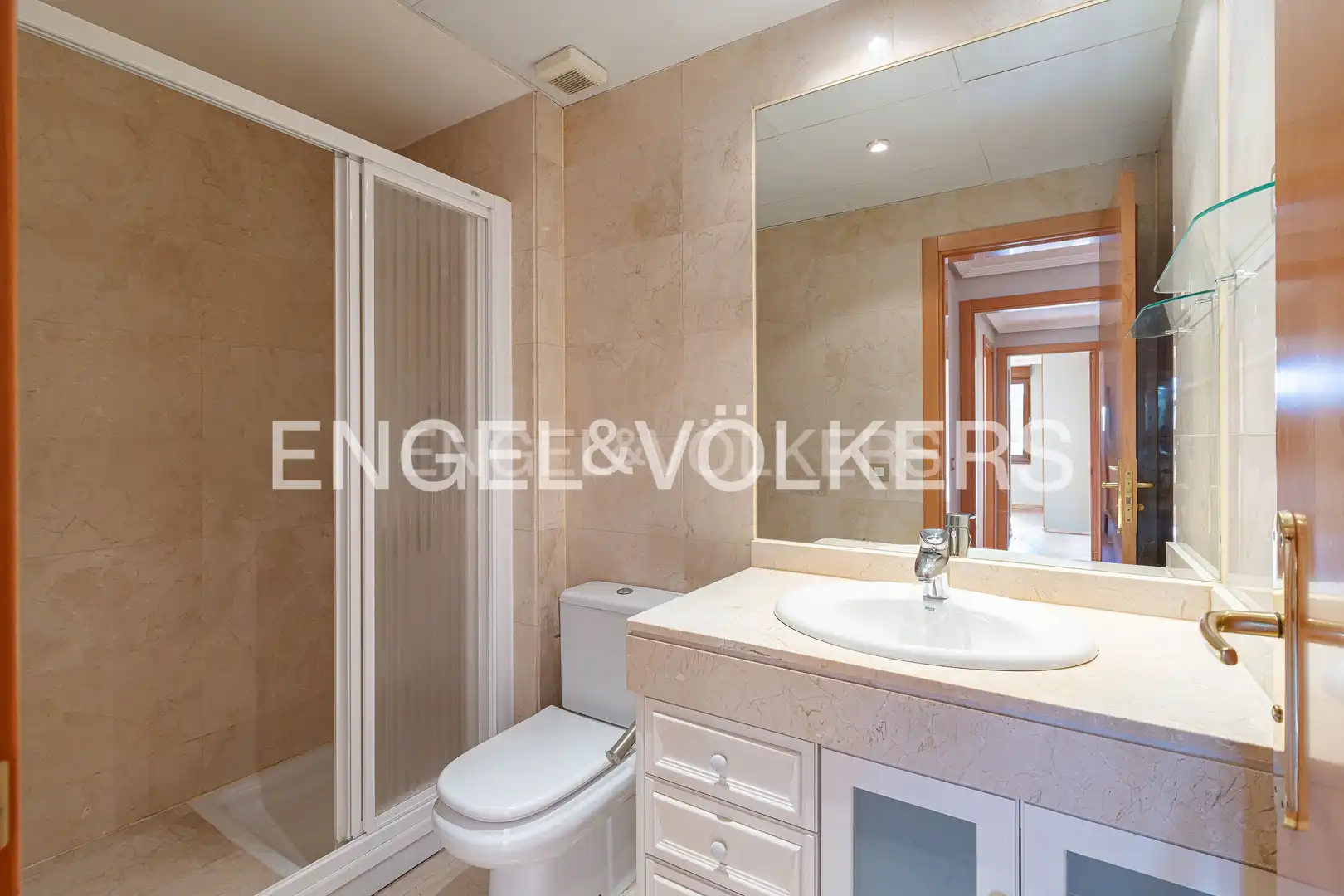 Bathroom of Flat for rent in Madrid  with Air Conditioner, Heating and Parquet flooring