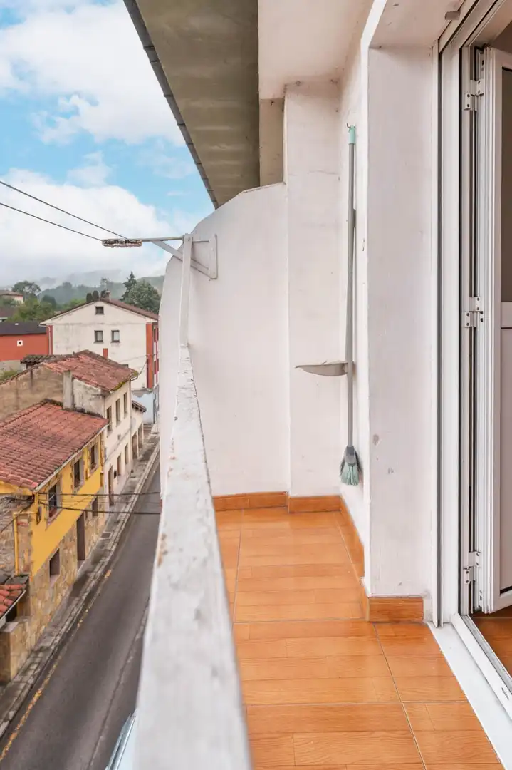 Terrassa de Pis en venda en Oviedo  amb Calefacció, Terrassa i Moblat