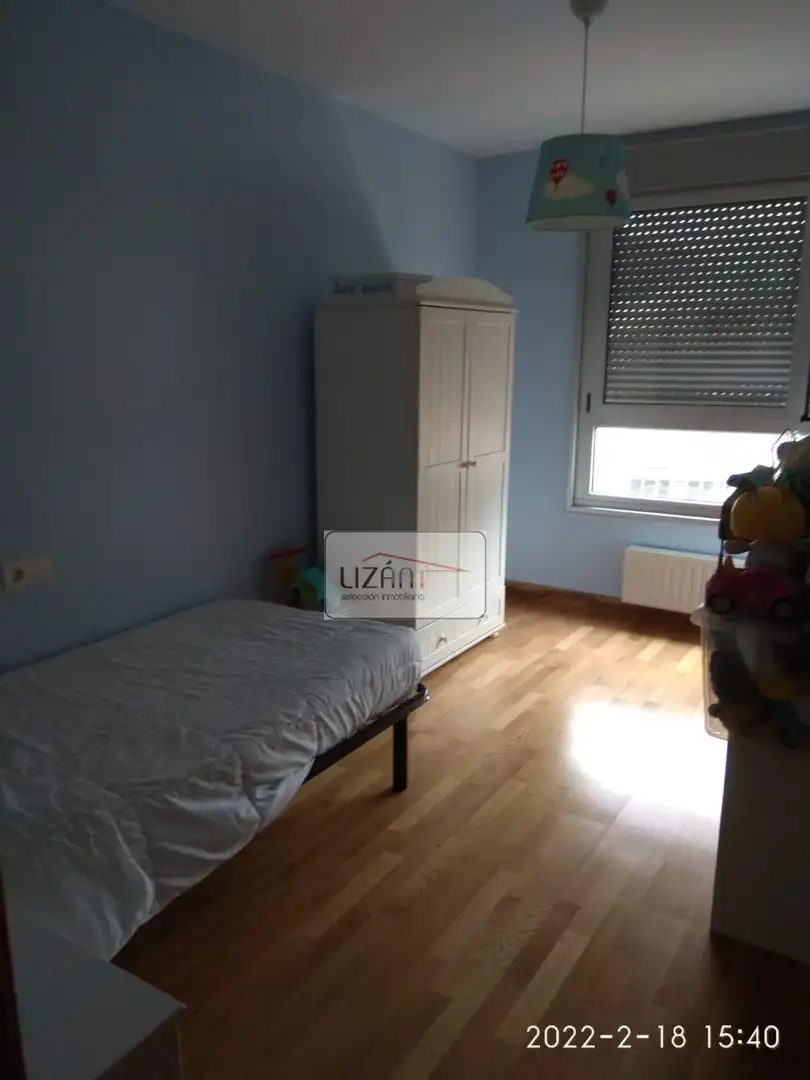 Schlafzimmer von Wohnung zum Verkauf in Oviedo  mit Heizung, Parkett und Abstellraum