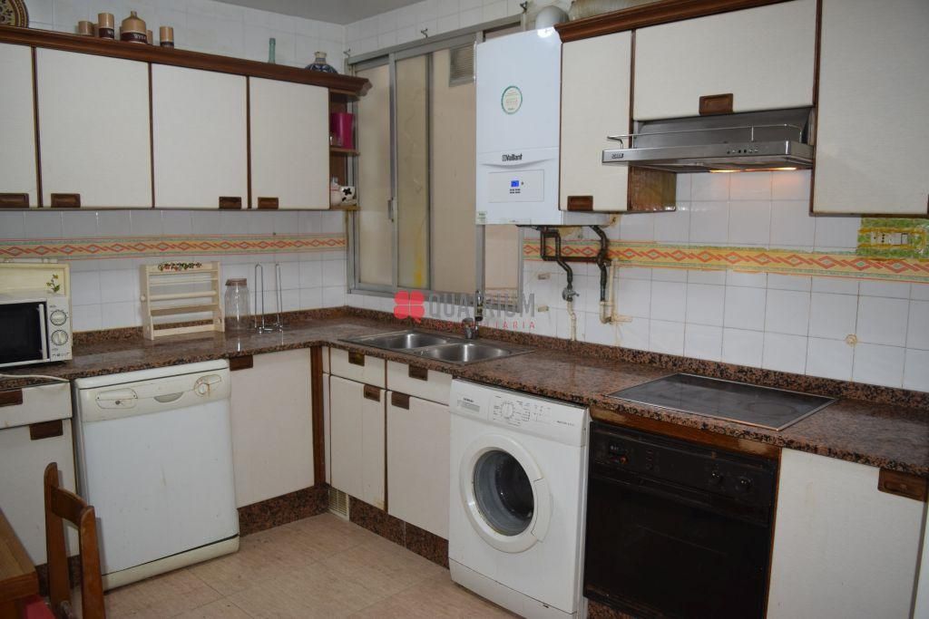 Cocina de Piso en venta en Santiago de Compostela  con Trastero