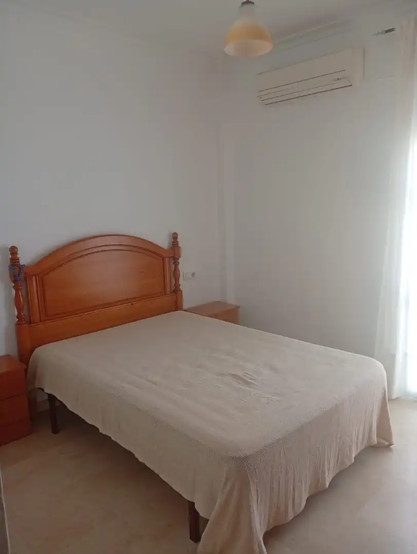 Habitación de Piso en venta en Sanlúcar la Mayor con Aire acondicionado, Trastero y Amueblado
