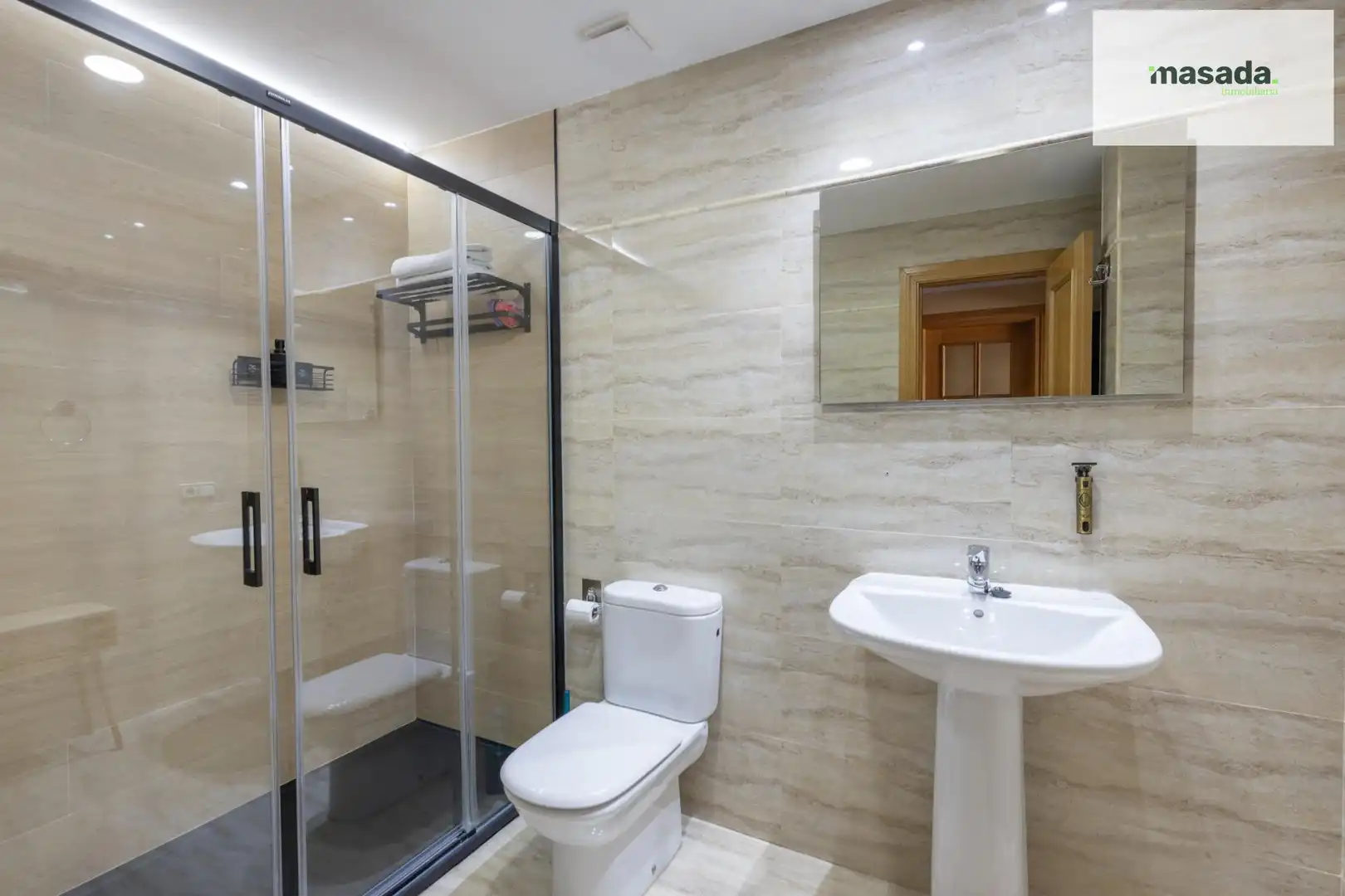 Badezimmer von Wohnung zum Verkauf in Gójar mit Klimaanlage, Heizung und Terrasse