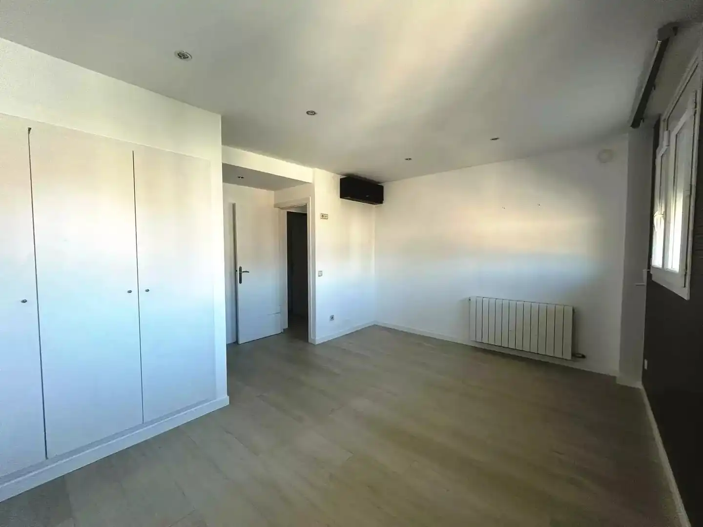 Wohnung zur Miete in Girona mit Klimaanlage, Heizung und Parkett