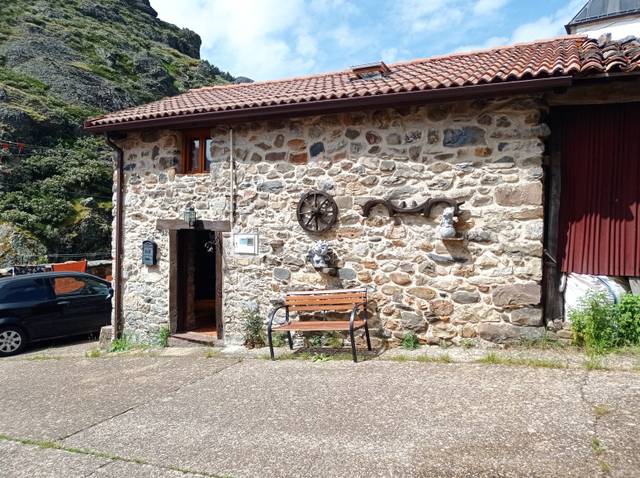 Casa adosada en Venta en Boca de Huérgano - LLÁNAVES DE LA REINA C/ VALLADA en Boca de Huérgano