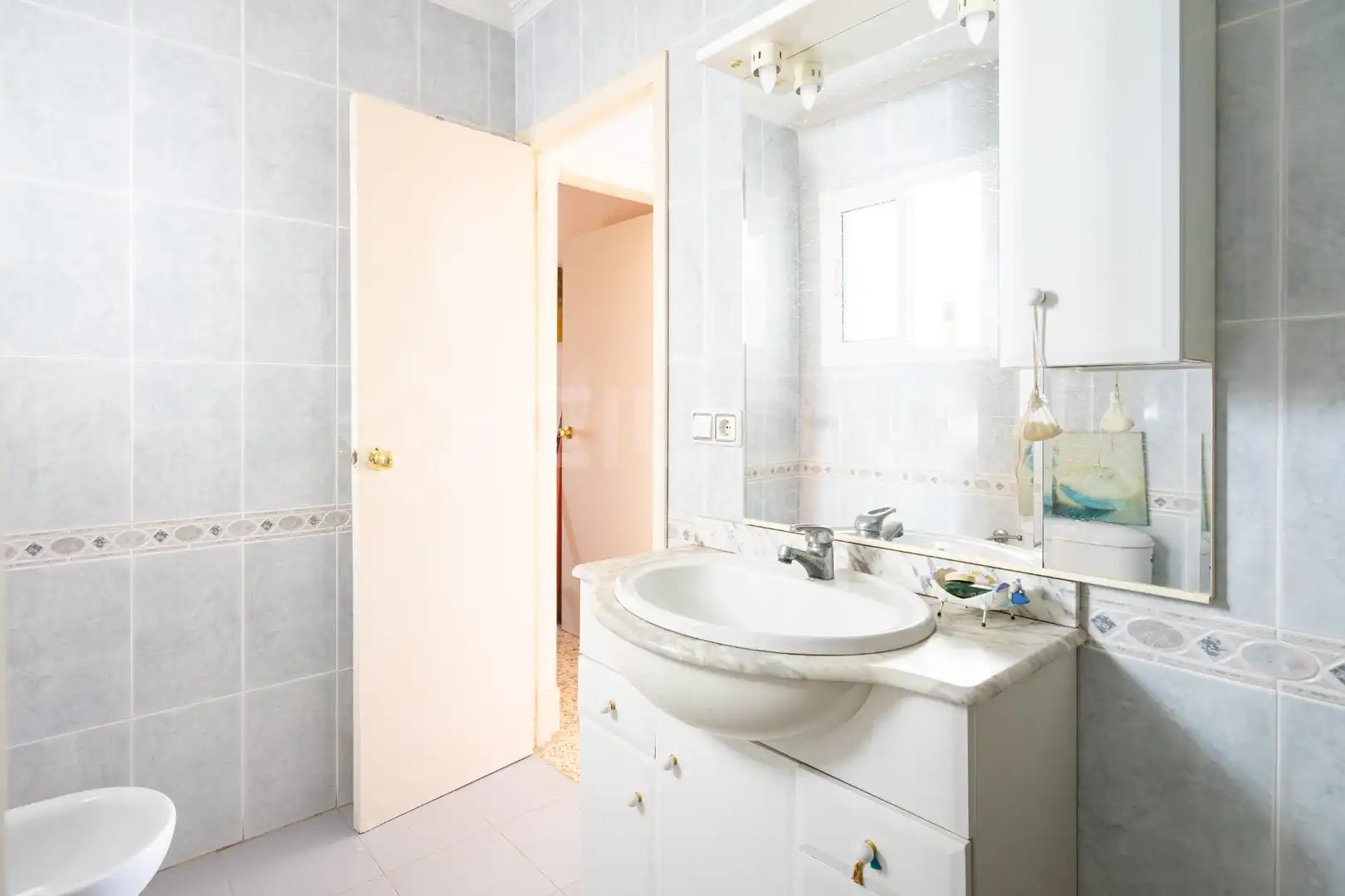 Bathroom of Flat for sale in Sevilla  with Balcony