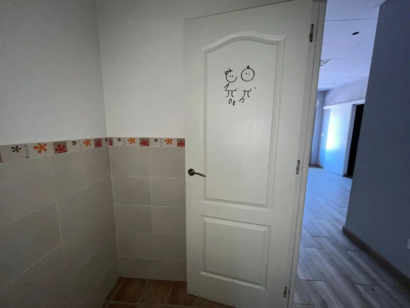 Badezimmer von Geschaftsraum zur Miete in Tudela de Duero mit Heizung und Parkett