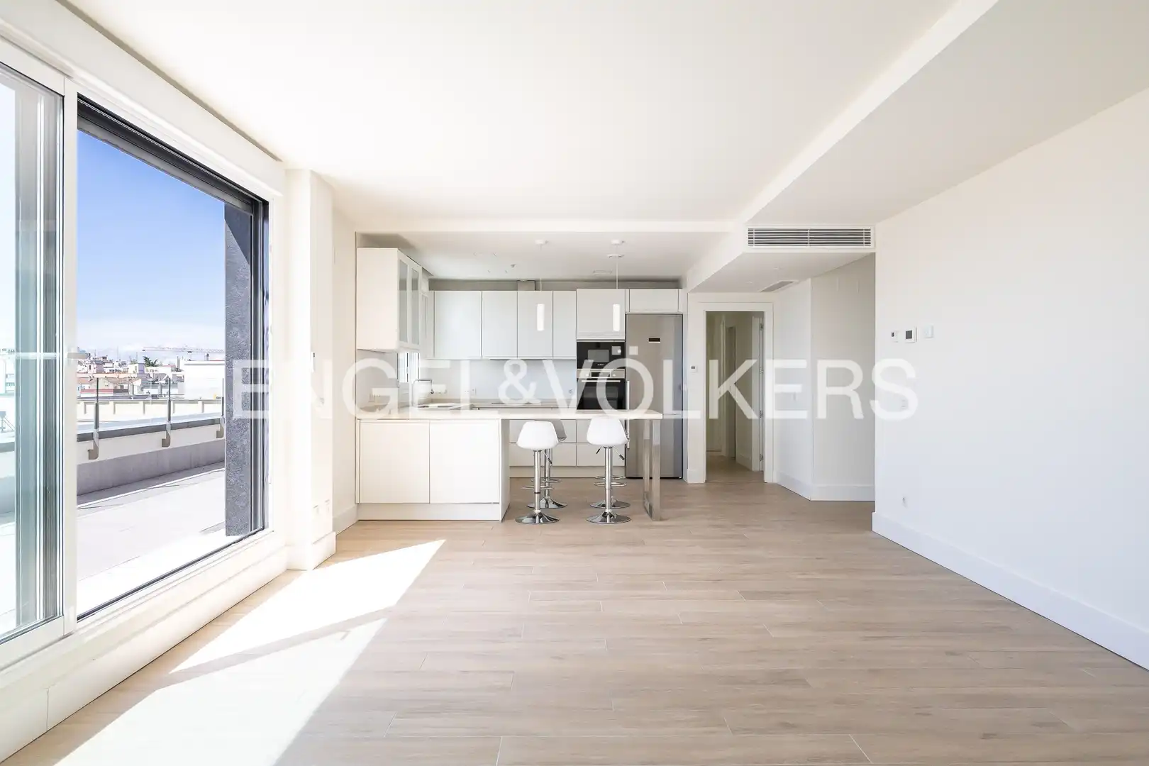 Cocina de Ático de alquiler en  Madrid Capital con Aire acondicionado, Calefacción y Jardín privado