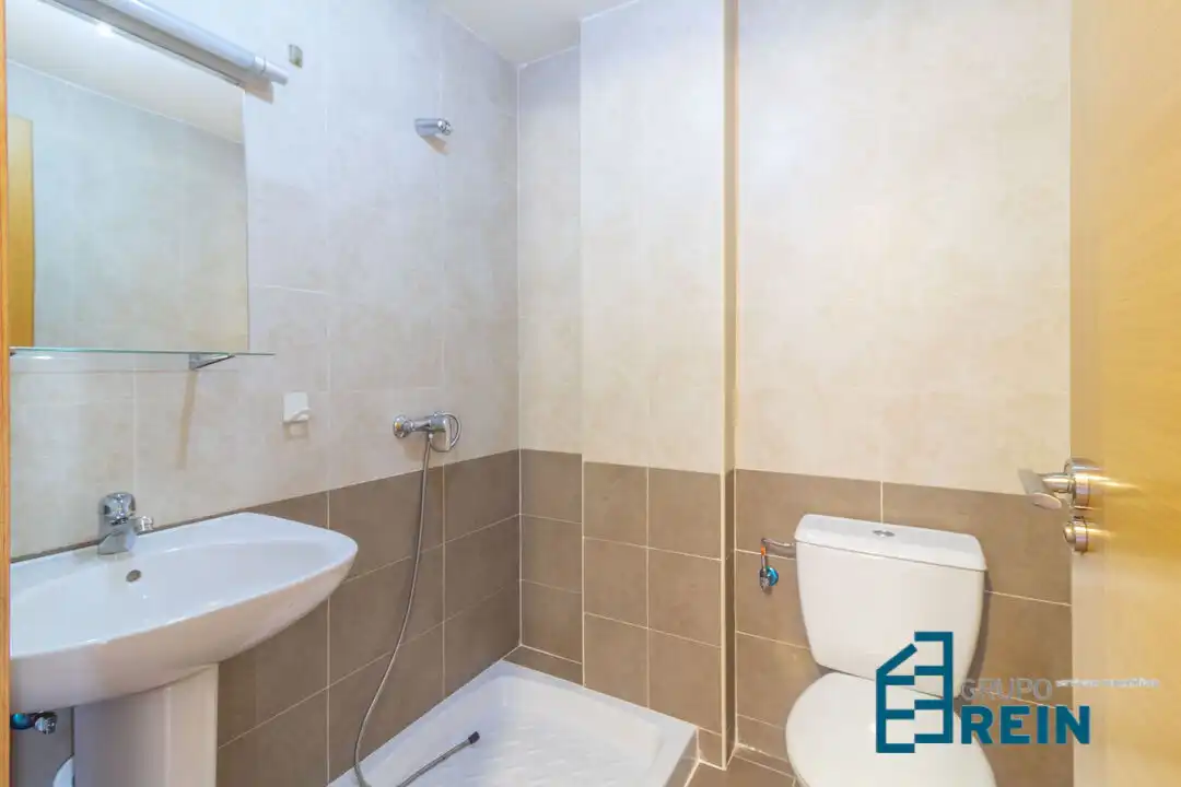 Baño de Piso en venta en Recas con Calefacción