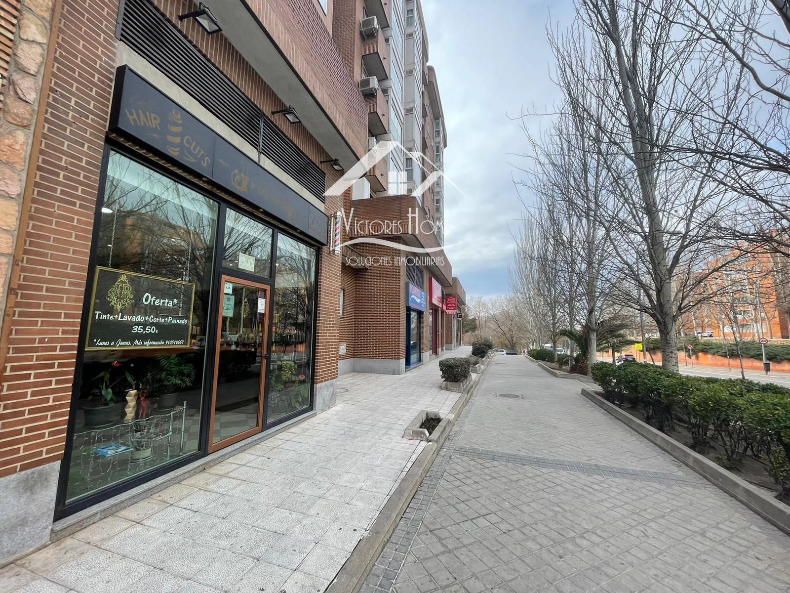 Vista exterior de Local en venda en  Madrid Capital