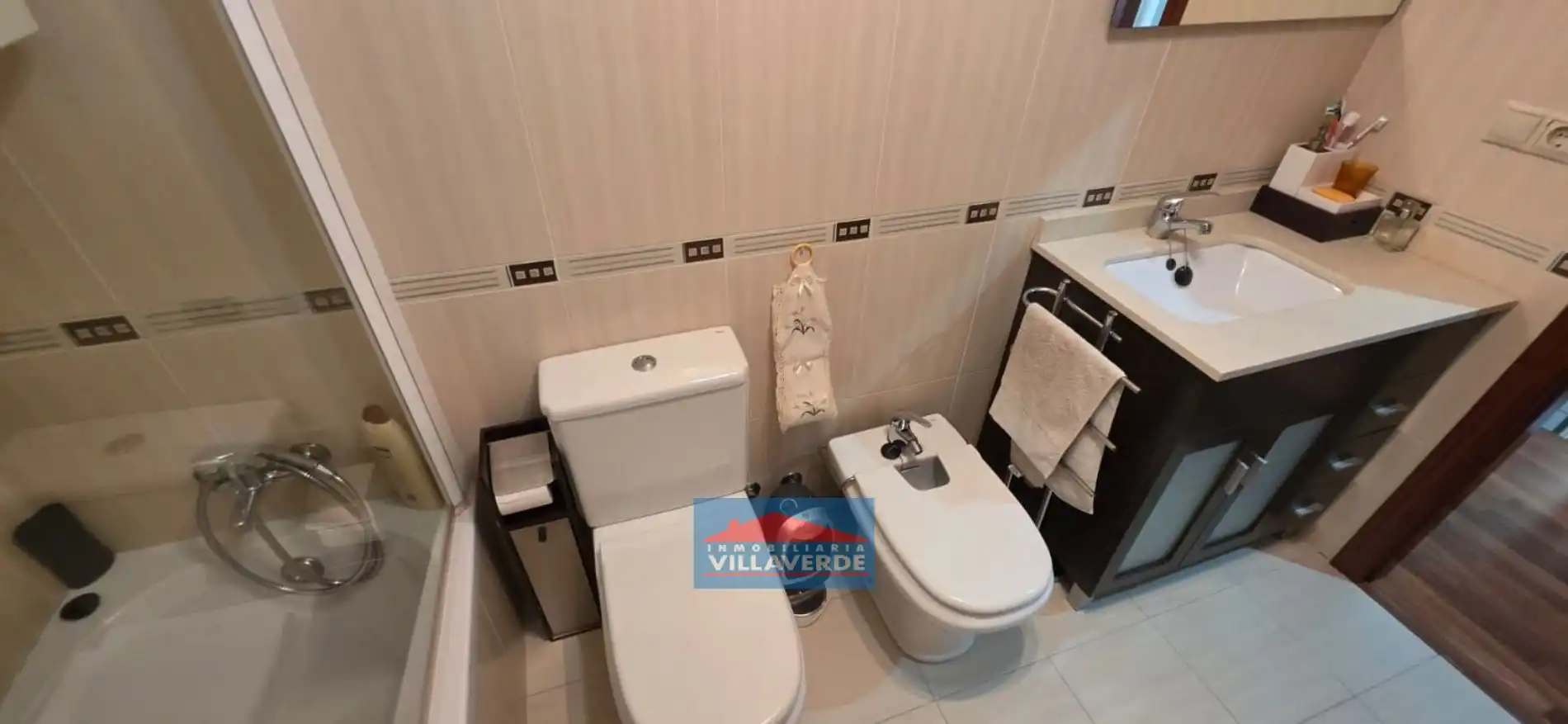 Baño de Casa adosada en venta en Cangas  con Calefacción, Terraza y Trastero