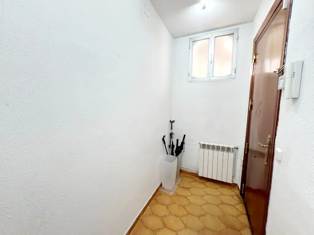 Wohnung zum Verkauf in Madrid mit Klimaanlage, Heizung und Privatgarten