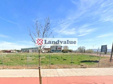 Terrenos y solares en venta en José Luis Sampedro 2