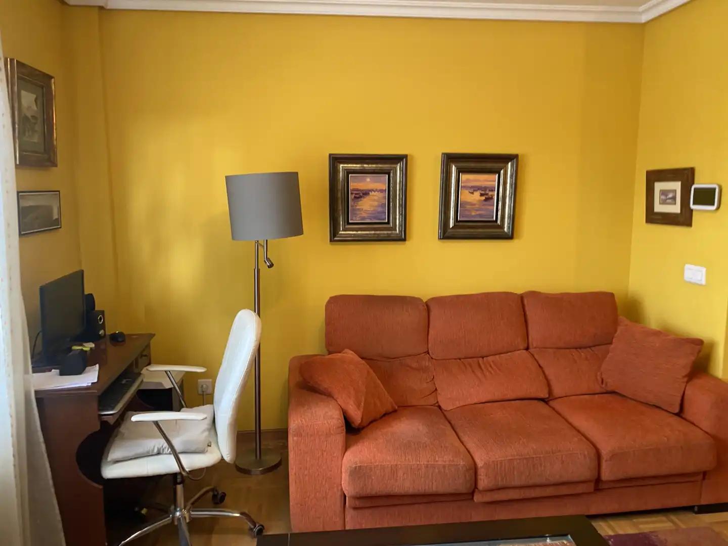 Living room of Flat for sale in Avilés  with Heating, Parquet flooring and Storage room