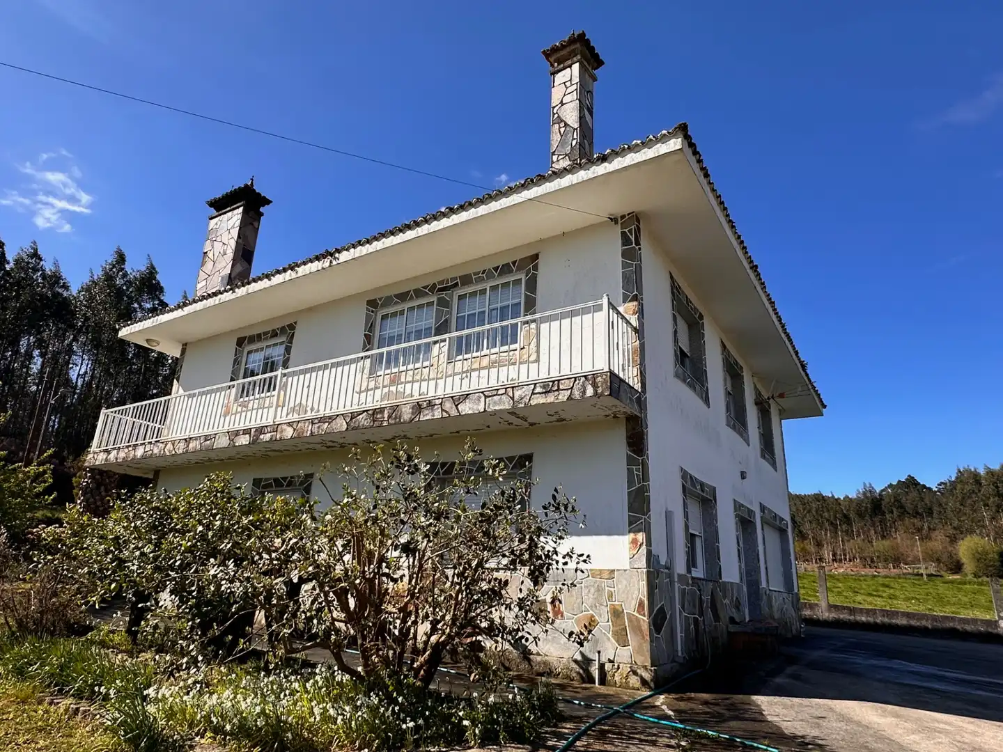 Vista exterior de Casa o chalet en venta en Boqueixón con Jardín privado, Amueblado y Balcón