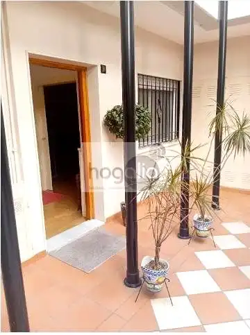 Erdgeschoss zur Miete in Sevilla mit Klimaanlage, Terrasse und Möbliert