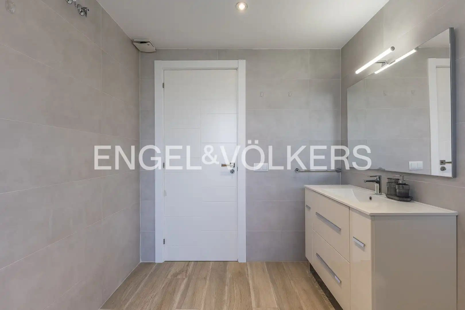 Bathroom of Houses for rent in Santa Susanna  with Air Conditioner, Heating and Private garden