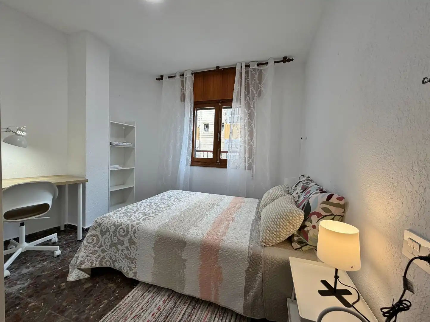 Dormitori de Pis de lloguer en Almería amb Aire condicionat, Calefacció i Terrassa