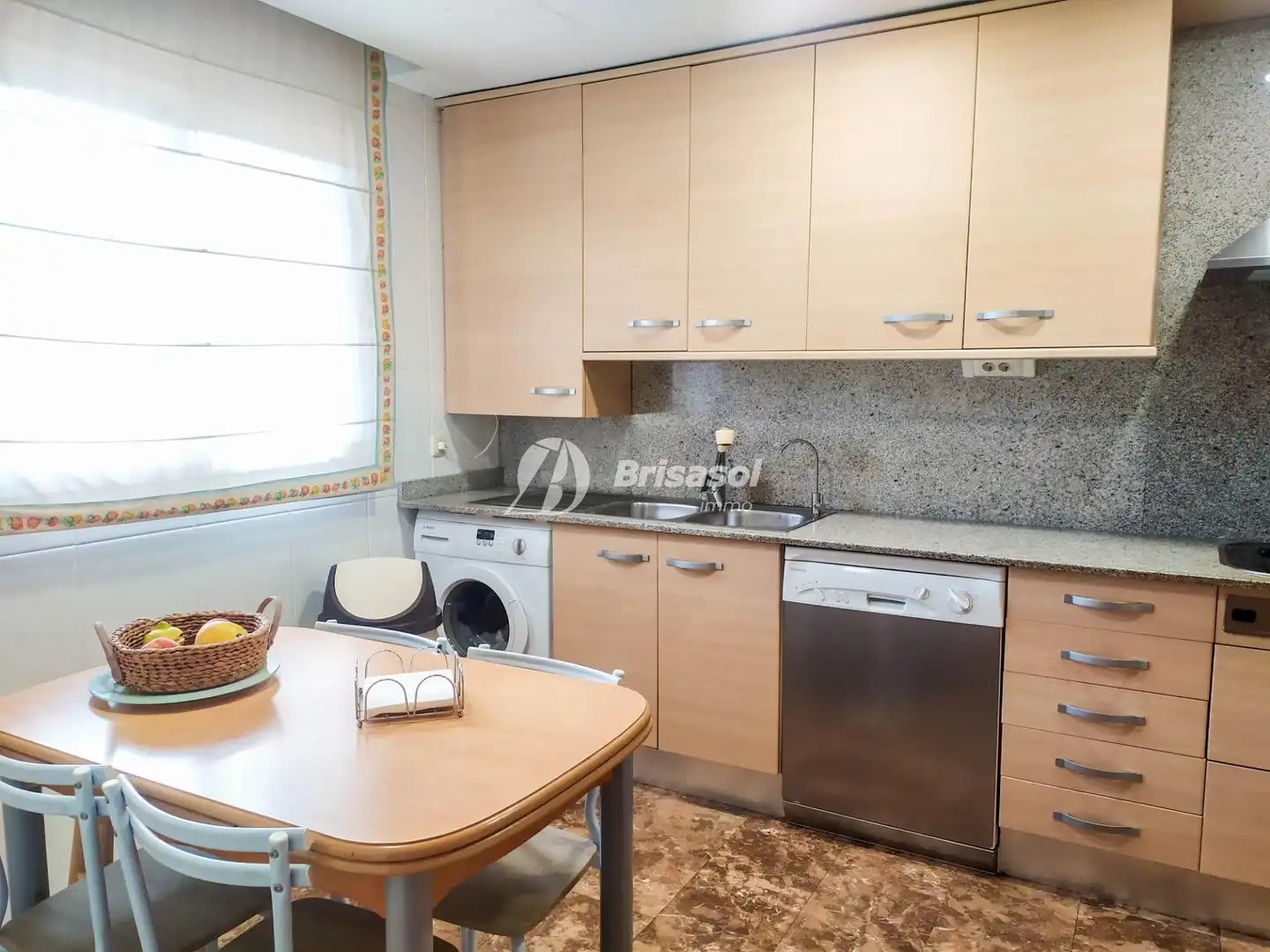 Cocina de Casa adosada en venta en Cambrils con Aire acondicionado, Calefacción y Jardín privado