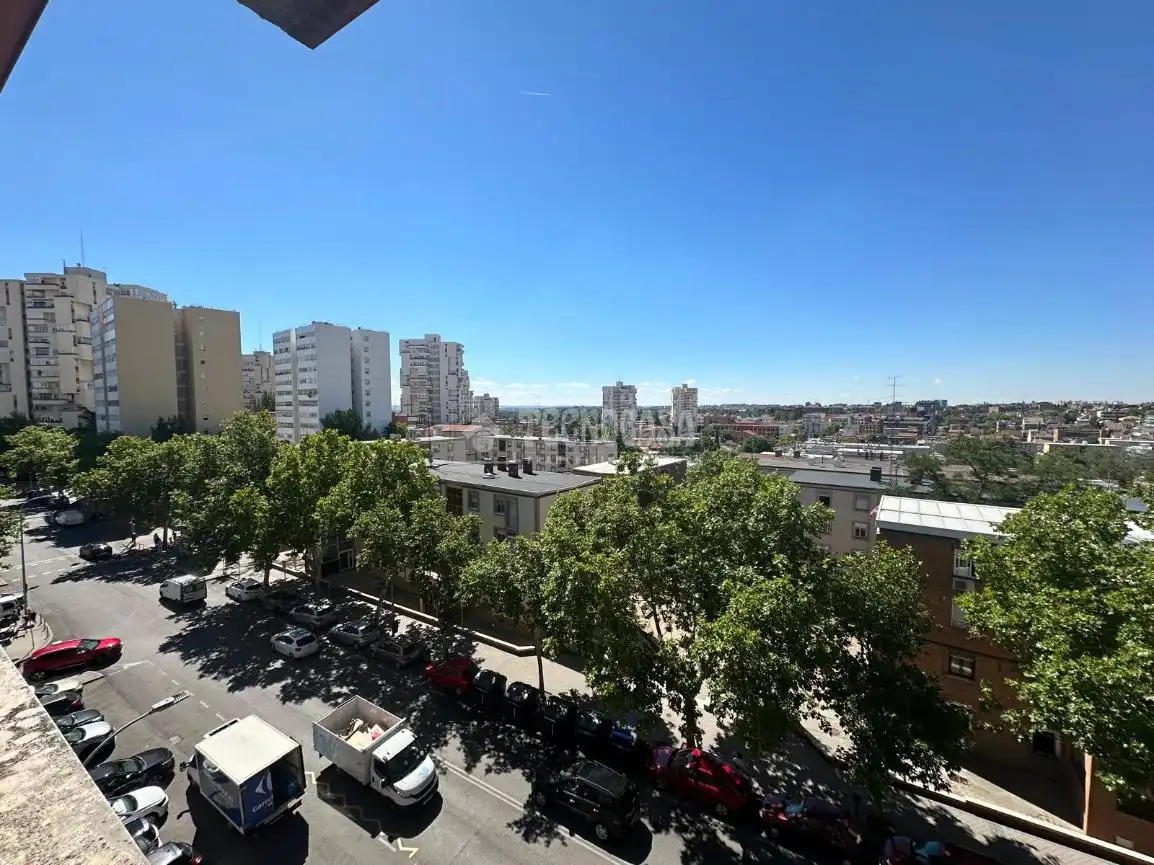 Vista exterior de Pis en venda en Madrid amb Calefacció i Piscina comunitària