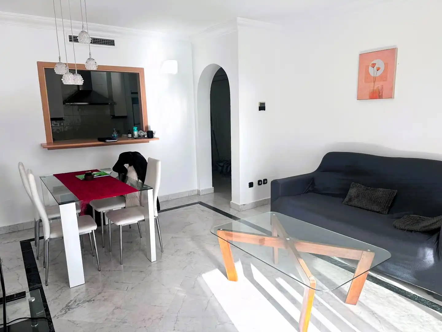Sala d'estar de Pis en venda en Marbella amb Aire condicionat, Calefacció i Jardí privat