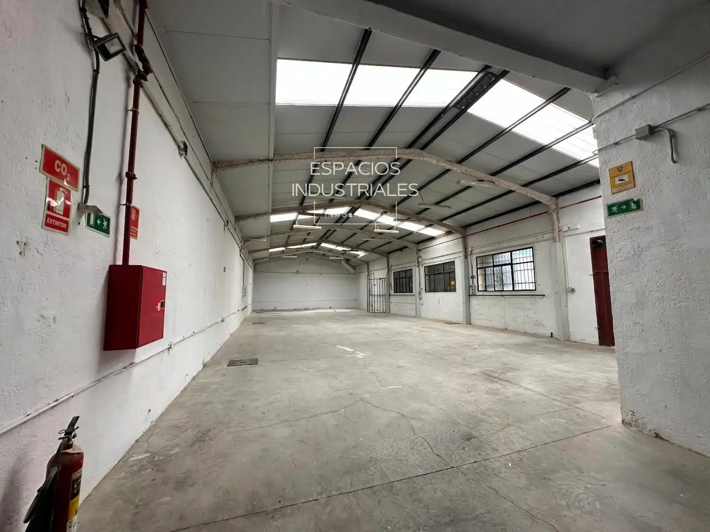 Fabrikhallen zur Miete in Oviedo, Zona Industrial