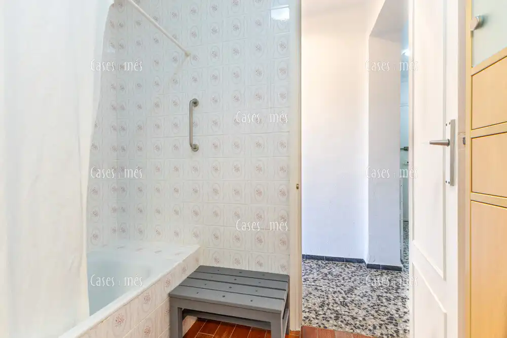 Baño de Apartamento en venta en La Pobla de Farnals con Terraza, Amueblado y Piscina comunitaria