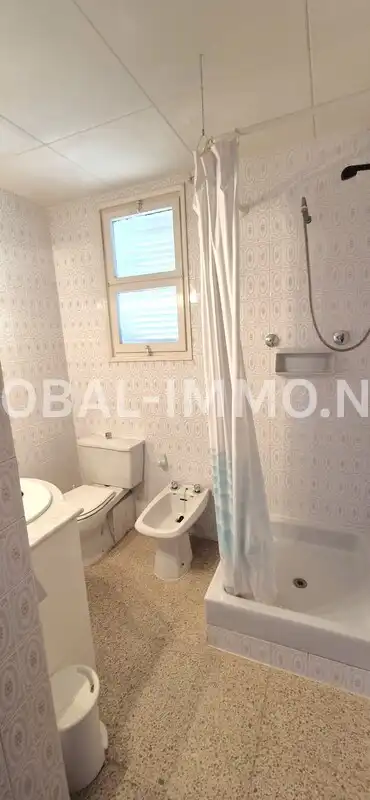 Badezimmer von Wohnung zum Verkauf in Roses mit Terrasse, Schwimmbad und Möbliert