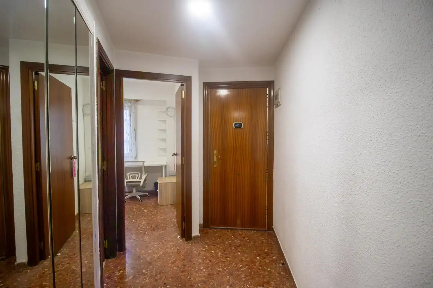 Flat for share in Valencia  with Air Conditioner and Furnished