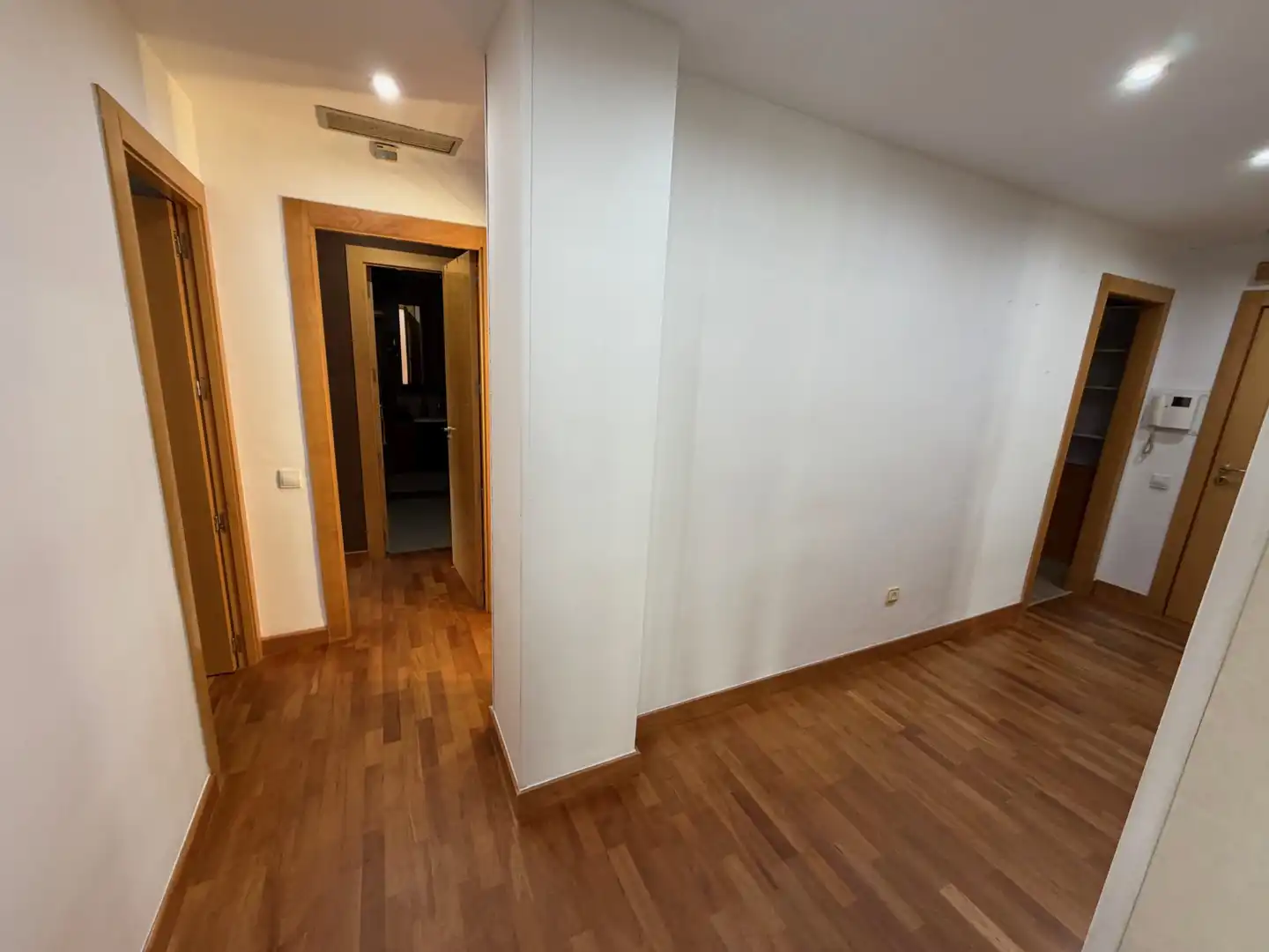 Wohnung zum Verkauf in Almería mit Klimaanlage, Parkett und Möbliert