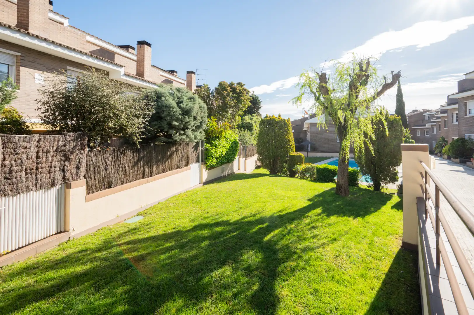 Jardí de Casa adosada en venda en Sant Cugat del Vallès amb Aire condicionat, Calefacció i Jardí privat